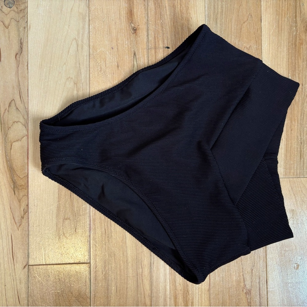 Cross over high waisted bikini bottoms